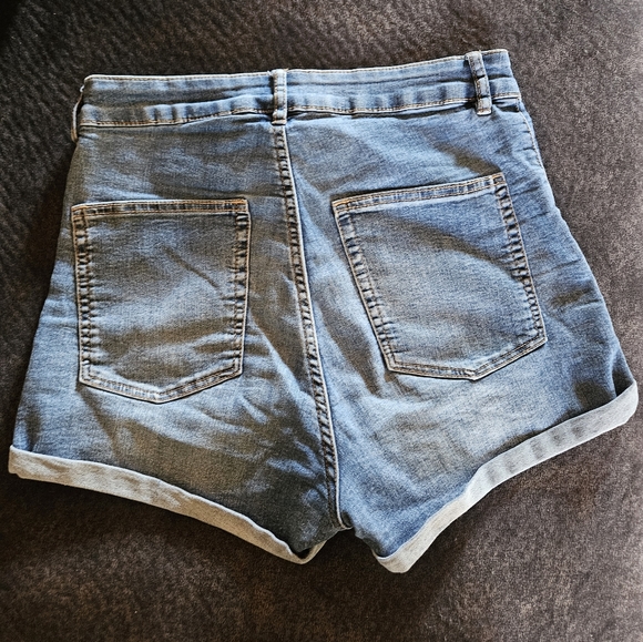 H&M shorts - Picture 2 of 3